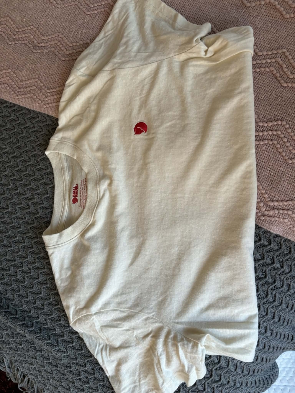 Fjall Raven Cream T-Shirt with Small Red Logo
